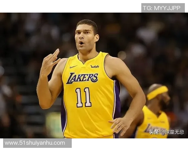 布鲁克洛佩斯：从NBA巨星到篮球战术的深度解析与发展历程